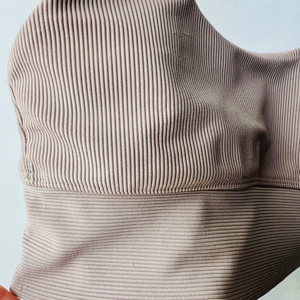 Beach Riot Sports Bra - Picture 4 of 10